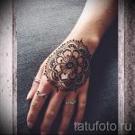 mehendi auf der Hand Mandala - eine temporäre Henna -Tattoo Foto 2032 tatufoto.ru