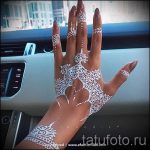 mehendi auf einem weißen Hand mit Henna - eine temporäre Henna -Tattoo Foto 1042 tatufoto.ru