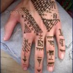 mehendi auf einer Hand Männer - eine temporäre Henna -Tattoo Foto 1047 tatufoto.ru