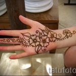mehendi auf ihre Handzeichnung - Снимка temporäre Henna -Tattoo 1055 tatufoto.ru