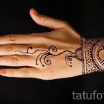 mehendi auf ihrem Arm als Armband - eine temporäre Henna -Tattoo Foto 1057 tatufoto.ru
