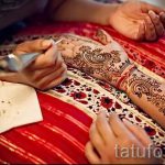 mehendi Inschriften auf der Hand - Снимка temporäre Henna -Tattoo 1078 tatufoto.ru