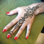 геометрия на мехенди на ръка - временна татуировка с къна снимка 1109 tatufoto.ru