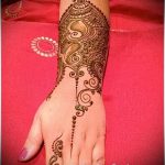 мехенди на ръката й като гривна - временна татуировка с къна снимка 1116 tatufoto.ru