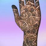 мехенди от вътрешната страна на ръката - снимка временна татуировка с къна 1134 tatufoto.ru