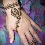шарки мехенди на ръката - временна татуировка с къна снимка 1138 tatufoto.ru