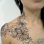 Снимка на Мехенди на врата от 02.08.2018 №074 - Мехенди на врата -