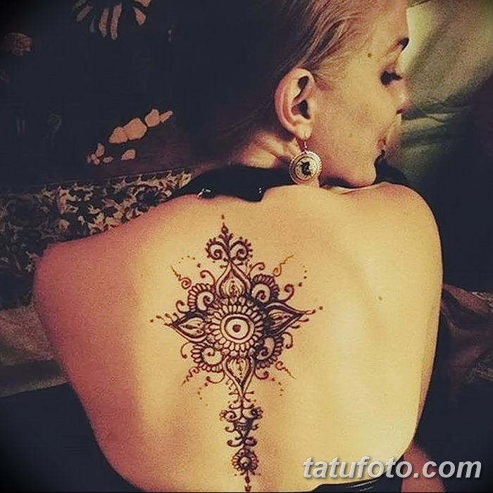 fotó Mehendi -ről a hátoldalon, 2017.12.26 -án, 007. sz. - Mehendi a hátlapon -