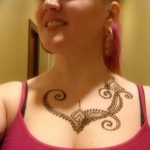 снимка на Mehendi (рисунки с къна) на гърдите от 13.02.2018 г. No 034 - 1 -