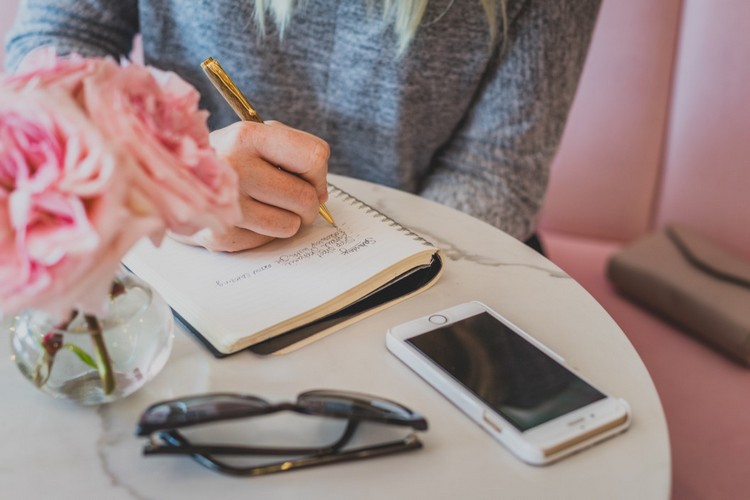 Veďte si denník emócií ako pomoc pri depresii