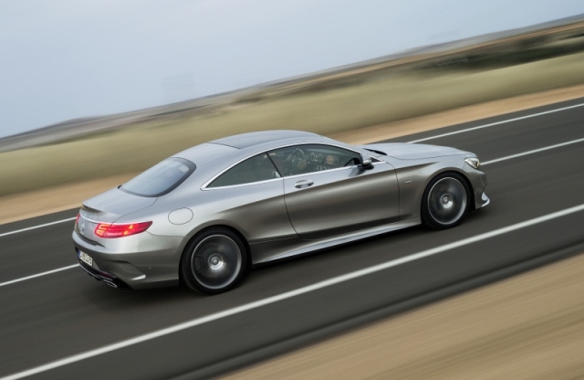 Mercedes Benz triedy S Coupé na pravej strane Mercedes Benz triedy S vpravo