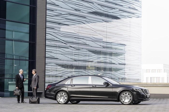 S600 Luxusmobil má nové, elegantné línie zadných dverí Mercedes-Maybach-S-600-luxusná-trieda-čistá-architektúra-dizajn-s-ušľachtilými-materiálmi-ovládacími prvkami