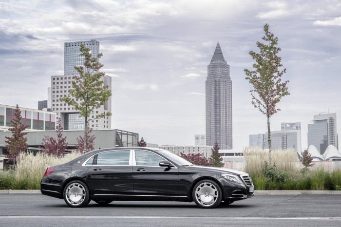 Mercedes Maybach-S-600 so špeciálnou izoláciou ponúka lepšiu akustiku interiéru Mercedes-Maybach-S-600-pre-šoféra-prevádzka-špeciálna-izolácia