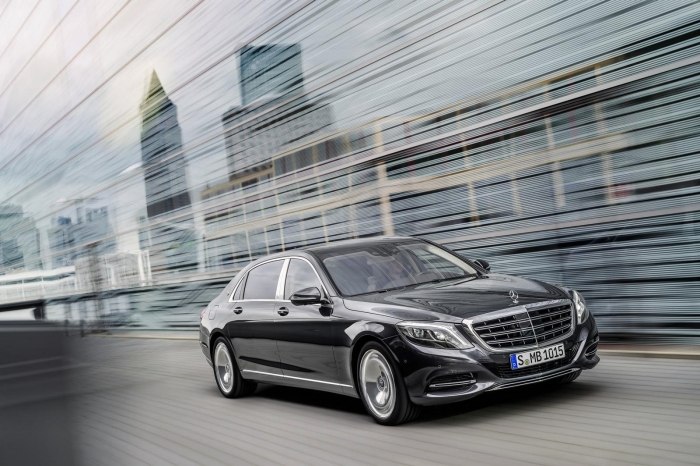 S 600 premiéra luxusného auta Maybach s panoramatickou posuvnou strechou Mercedes-Maybach-S-600-Premiere-luxusné-auto-navrhnuté-pre-šoféra-riadená-prevádzka-s-panoramatickou posuvnou strechou