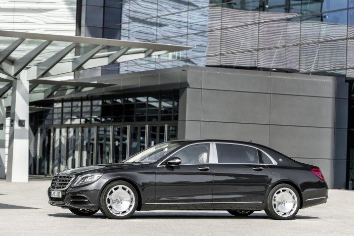 Mercedes-Maybach Trieda S sa vyznačuje výraznými zadnými dverami Mercedes-Maybach-Trieda S-čierna-výrazný-dizajn-zadných dverí
