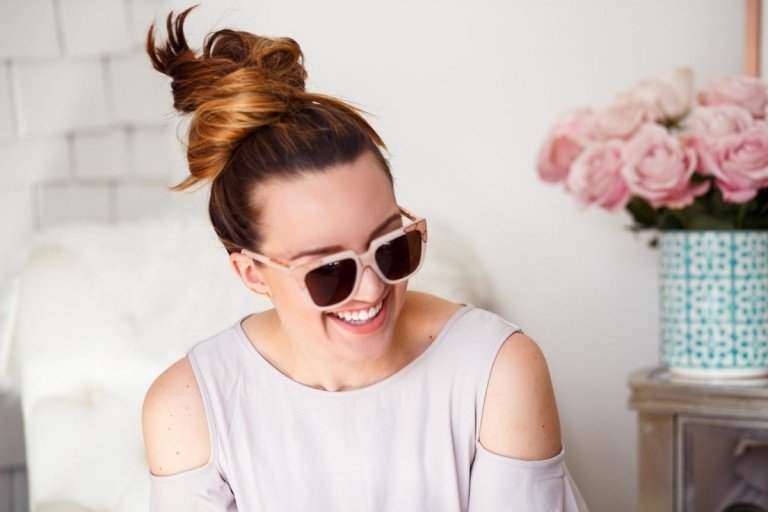 Messy Bun Účesy Boho štýl Top Knot Updo