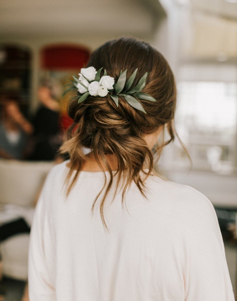 Chaotický drdol Účesy Kvetinový štýl Updo Boho
