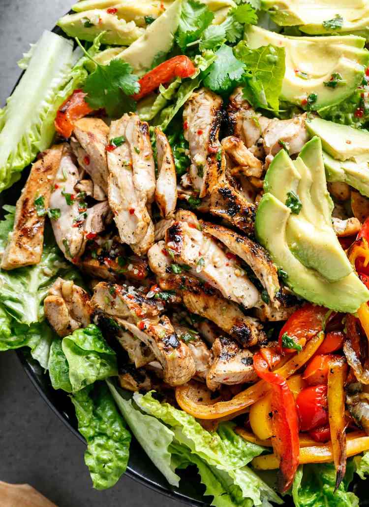 mexický šalát kuracie avokádové papriky fajita