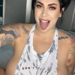 @ana.lorde - Piękna dziewczyna z tatuażami w kwarantannie podczas epidemii COVID-19 przez 3