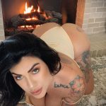 @ana.lorde - Piękna dziewczyna z tatuażami w kwarantannie podczas epidemii COVID-19 przez 4