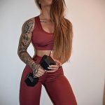 @immafiume - Piękna dziewczyna z tatuażami w kwarantannie podczas epidemii COVID-19 przez 9