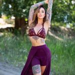 @jessicawilde - Piękna dziewczyna z tatuażami w kwarantannie podczas epidemii COVID-19 dla 7 lat