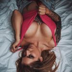 @dennyinked_ - Piękna dziewczyna z tatuażami w kwarantannie podczas epidemii COVID-19 przez 8