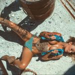 @ericliyahkane - Piękna dziewczyna z tatuażami w kwarantannie podczas epidemii COVID-19 dla 1