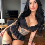 @noemibaz - Piękna dziewczyna z tatuażami w kwarantannie podczas epidemii COVID-19 przez 4 lata