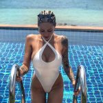 @zhara - Piękna dziewczyna z tatuażami w kwarantannie podczas epidemii COVID-19 od 8