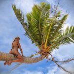 @zhara - Piękna dziewczyna z tatuażami w kwarantannie podczas epidemii COVID-19 przez 11