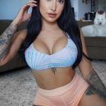 @mistylynnmason - Piękna dziewczyna z tatuażami w kwarantannie podczas epidemii COVID-19 dla 7