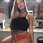 @chantal_danielle_ - Piękna dziewczyna z tatuażami w kwarantannie podczas epidemii COVID-19 dla 6 lat