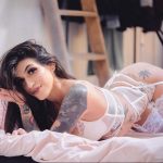 @azaleasg - Piękna dziewczyna z tatuażami w kwarantannie podczas epidemii COVID-19 przez 8