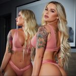 @thenaraford - Piękna dziewczyna z tatuażami w kwarantannie podczas epidemii COVID-19 przez 7