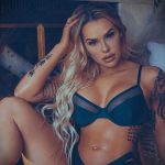 @thenaraford - Piękna dziewczyna z tatuażami w kwarantannie podczas epidemii COVID-19 dla 9