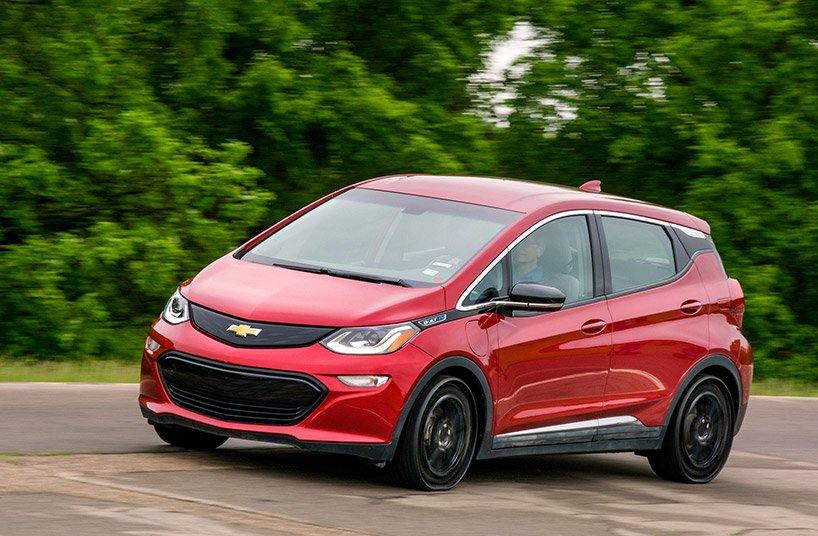 Prototyp Michelins Uptis bol prvýkrát testovaný na elektrickom runabout GM Chevrolet Bolt