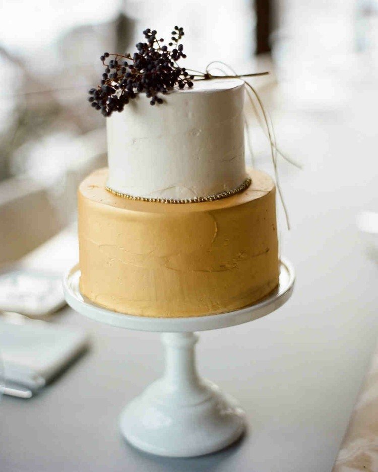 buttercream karamel mini svadobná torta bobule cukor perly