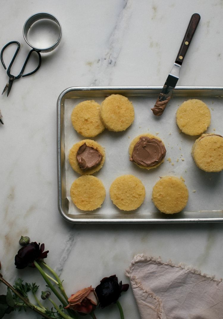 koláčový základ pečenie vystrihnutý čokoládový krém