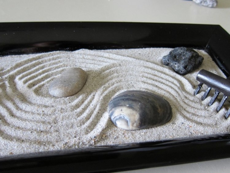 mini-zen-garden-do-it-yourself-gravel-waterline-sand