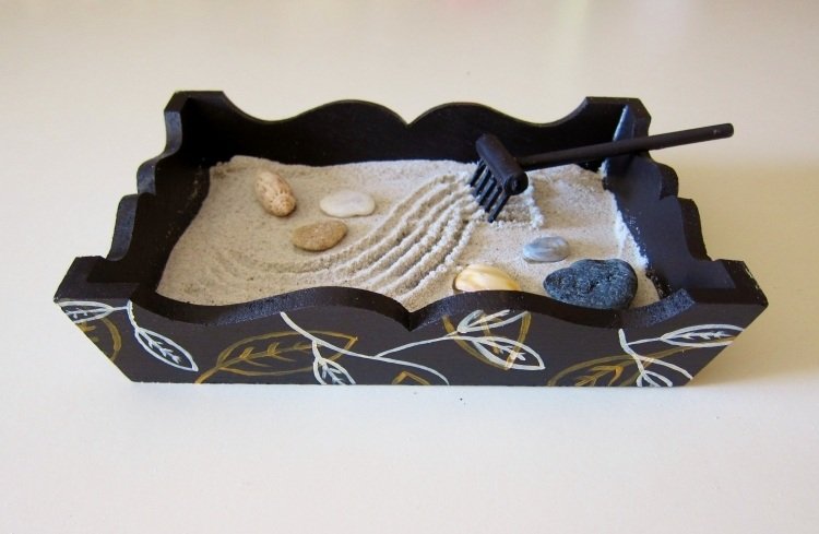 Mini zenová záhrada urobte si hrable s pieskovou vodnou čiarou