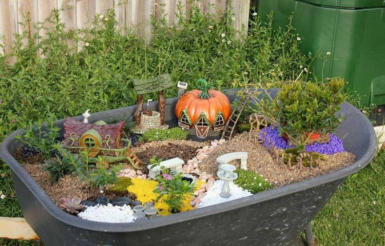 mini-záhradný-dizajn-stará-vaňa-miniatúrna-záhradná-jesenná dekorácia