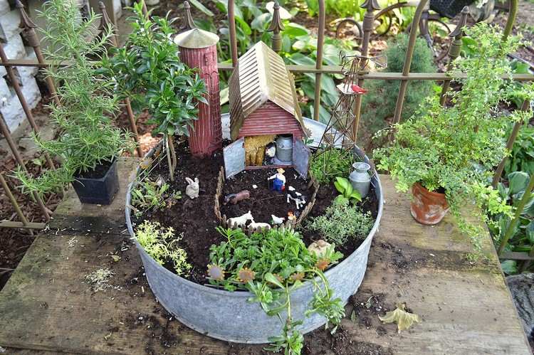 mini-záhrada-dizajn-farma-statok-drotárstvo-zinková vaňa