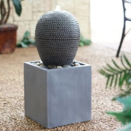 rôzne tvary minimalizmus dizajn záhradnej fontány rôzne formy minimalizmu v dizajne záhradných fontán