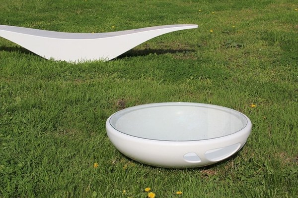 Nábytok Staron zariadil vonkajšie priestory-Karat Samsung Staron