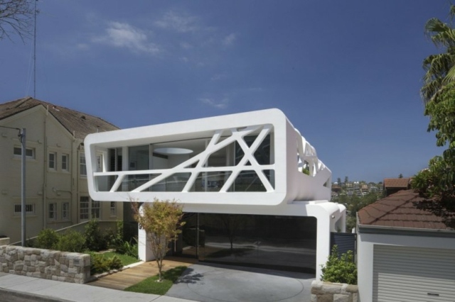 navrhnite trojpodlažný rodinný dom s modernou minimalistickou fasádou domu moderné minimalistické fasády domu vytvárajú sklenené fronty