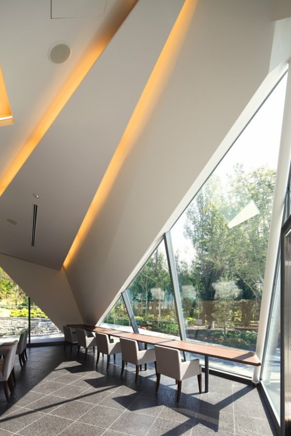 moderný interiér - minimalistické múzeum