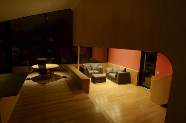 moderný elegantný interiér - kožená sedačka