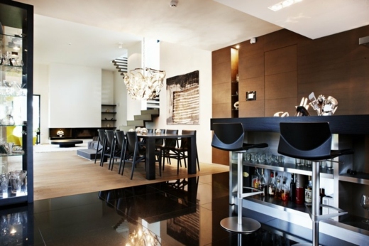 moderná obývačka s elegantným lustrom