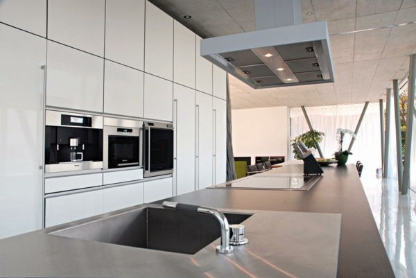 elegantná minimalistická kuchyňa moderný dizajn kuchyne - biely